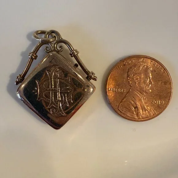 10k Gold Locket Celestial Moon and Stars 4.2g VINTAGE - Picture 17 of 17